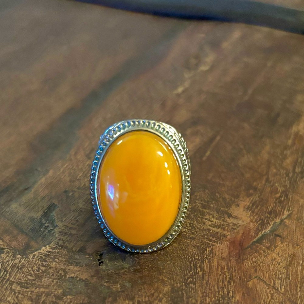 Tangerine Stone Ring, Gold Accent. Size 7. Good Condition.